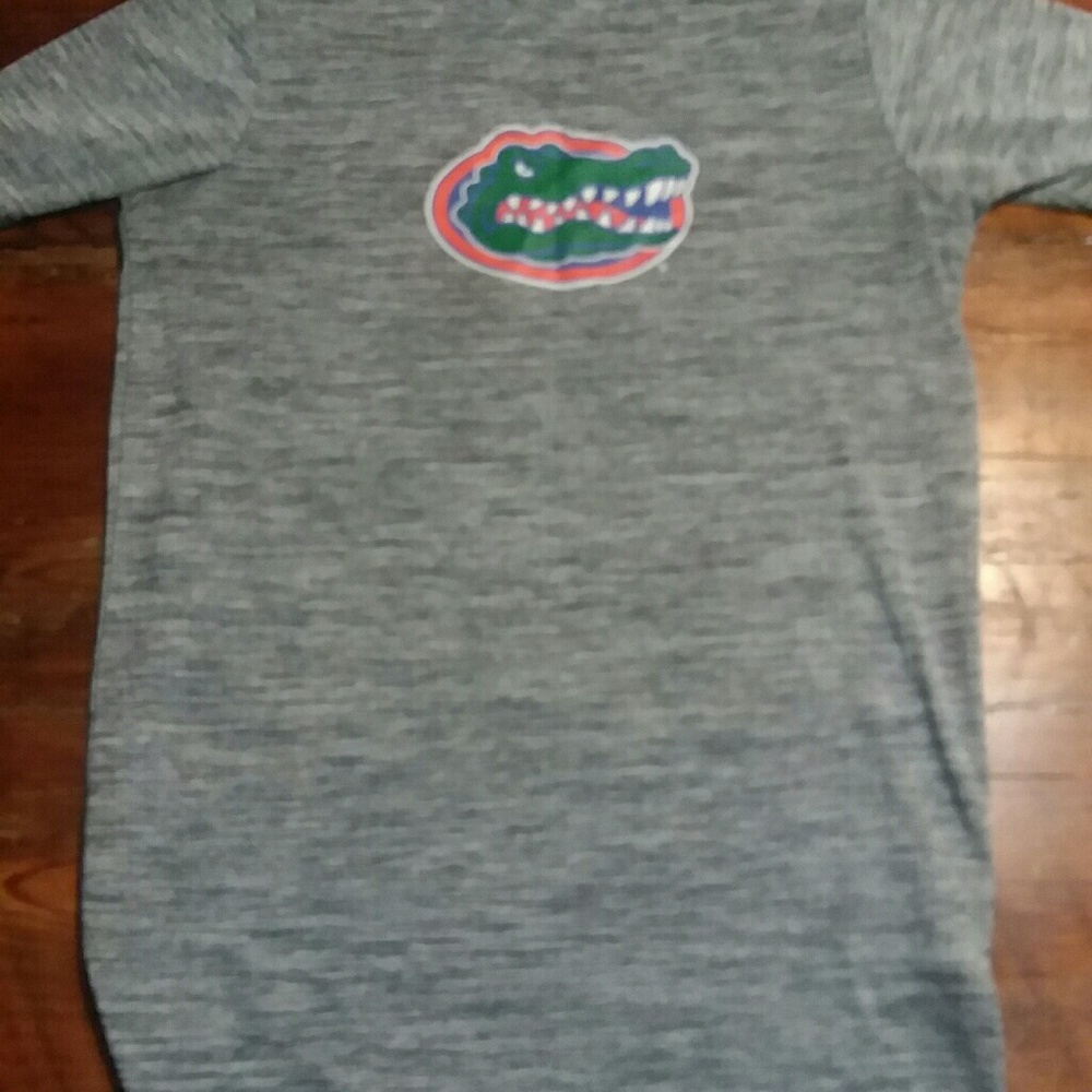 🎀Size small t shirt🎀